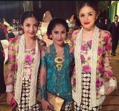 Sundanese Kebaya