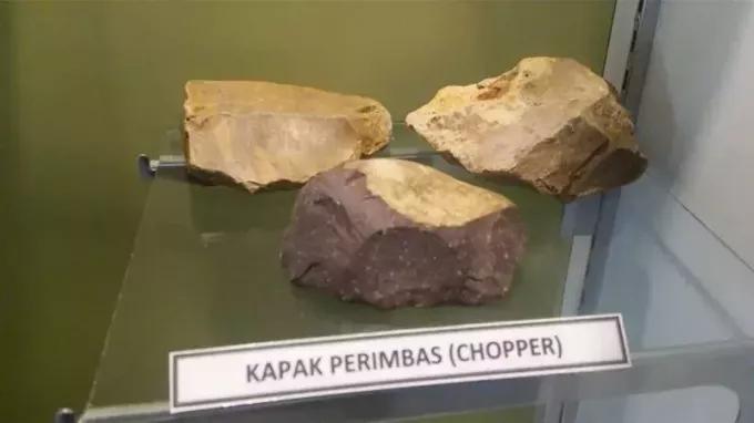 Features of the Ax of Perimbas